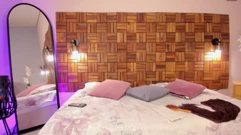 Snapshot of iriis_rosse chatting on February 22, 2025, 8:31 pm Iris Rosse online show from February 22, 2025, 8:31 pm