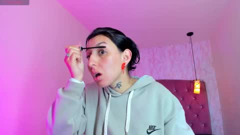 iris_77 online show from November 18, 2025, 11:36 am