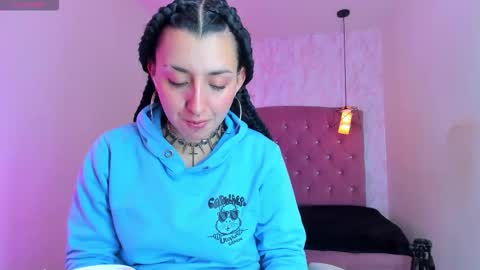 iris_77 online show from November 29, 2025, 5:05 pm