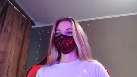 Lily online show from October 24, 2025, 2:02 pm