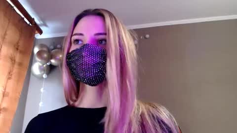 Lily online show from November 24, 2025, 11:43 am