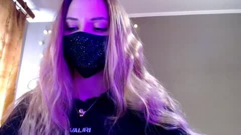 Snapshot of iris_lave chatting on April 21, 2026, 2:56 pm Lily online show from April 21, 2026, 2:56 pm