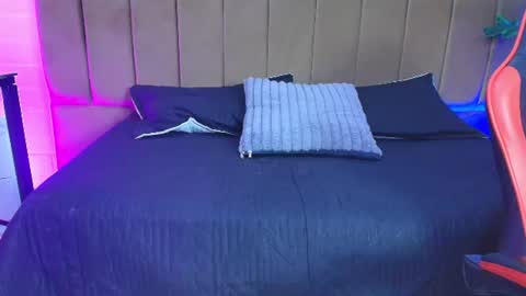 iris_roses online show from June 19, 2026, 8:34 pm
