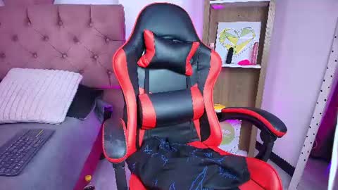 iris_roses online show from July 8, 2026, 8:46 pm