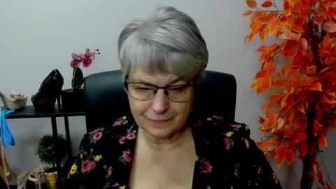 Snapshot of iris_xdesire chatting on December 5, 2024, 11:16 am I R I S online show from December 5, 2024, 11:16 am