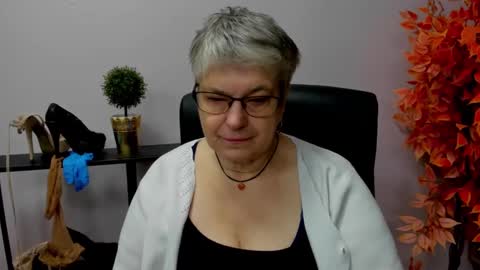 Snapshot of iris_xdesire chatting on December 20, 2024, 7:12 am I R I S online show from December 20, 2024, 7:12 am