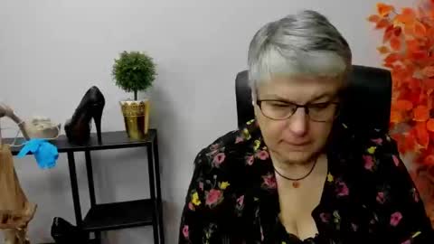 Snapshot of iris_xdesire chatting on December 30, 2024, 10:21 am I R I S online show from December 30, 2024, 10:21 am