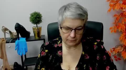 Snapshot of iris_xdesire chatting on January 8, 2025, 10:59 am I R I S online show from January 8, 2025, 10:59 am