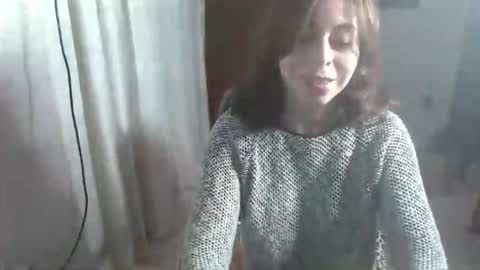 irisarellano_ online show from May 26, 2026, 1:18 pm