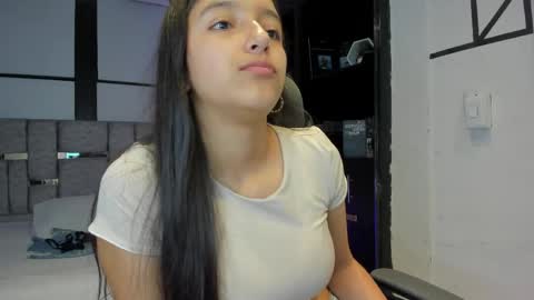 Iris Fyre  online show from May 18, 2026, 12:33 pm