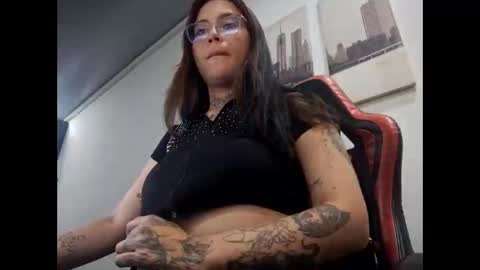 iriss_cardenas online show from April 18, 2026, 9:48 pm