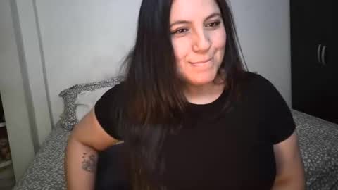 Snapshot of irissex07 chatting on October 7, 2025, 1:03 am    YOU IRIS      online show from October 7, 2025, 1:03 am