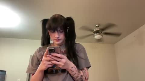 irissweets online show from March 3, 2025, 1:53 am