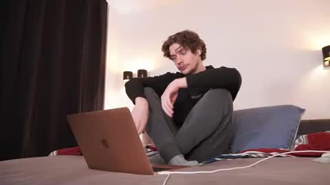 Snapshot of ironthud chatting on January 17, 2026, 4:43 pm Sam online show from January 17, 2026, 4:43 pm