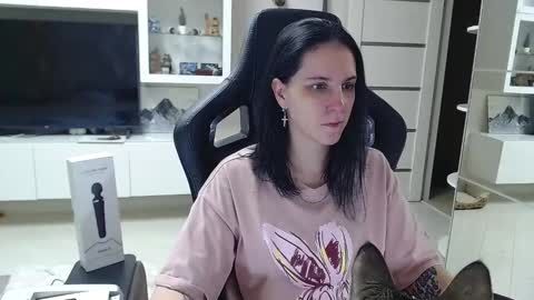 Snapshot of irwi_tomboy chatting on December 2, 2024, 11:07 pm Irwi Tomboy online show from December 2, 2024, 11:07 pm