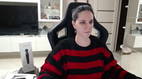 Snapshot of irwi_tomboy chatting on December 20, 2024, 12:19 am Irwi Tomboy online show from December 20, 2024, 12:19 am