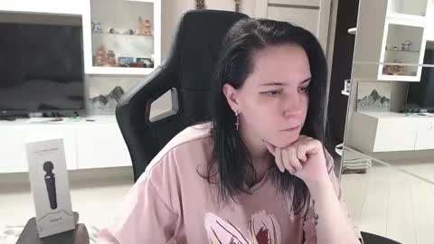 Snapshot of irwi_tomboy chatting on January 17, 2025, 9:49 am Irwi Tomboy online show from January 17, 2025, 9:49 am