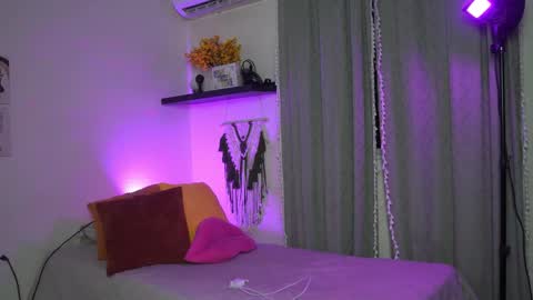 isa_____ online show from September 25, 2025, 2:15 am