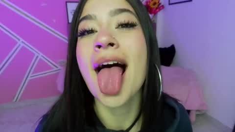 isa__rodriguez online show from May 19, 2026, 1:06 pm