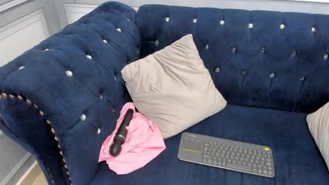 Snapshot of isa_little4u chatting on December 20, 2024, 2:16 pm    online show from December 20, 2024, 2:16 pm
