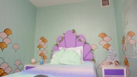 Snapshot of isa_little4u chatting on December 30, 2024, 5:44 pm    online show from December 30, 2024, 5:44 pm