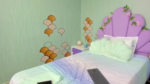 Snapshot of isa_little4u chatting on December 31, 2024, 5:29 pm    online show from December 31, 2024, 5:29 pm
