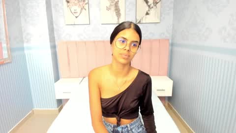Snapshot of isa_little4u chatting on January 14, 2025, 6:28 pm    online show from January 14, 2025, 6:28 pm