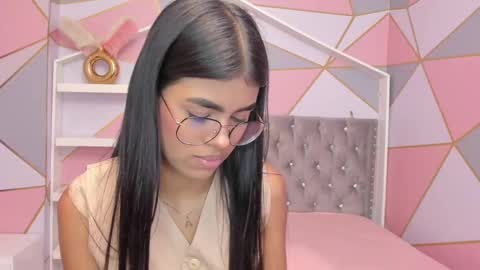 Snapshot of isa_little4u chatting on February 11, 2025, 10:39 pm    online show from February 11, 2025, 10:39 pm