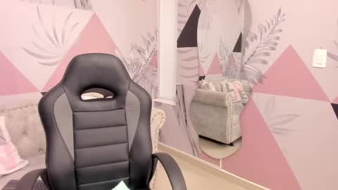 Snapshot of isa_little4u chatting on March 3, 2025, 1:31 pm    online show from March 3, 2025, 1:31 pm