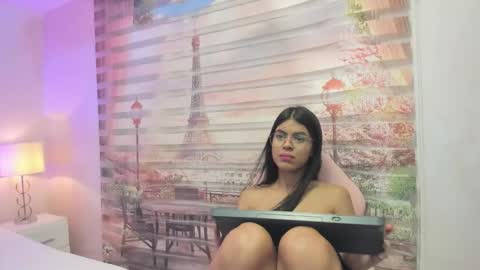 Snapshot of isa_little4u chatting on October 8, 2025, 10:13 am    online show from October 8, 2025, 10:13 am