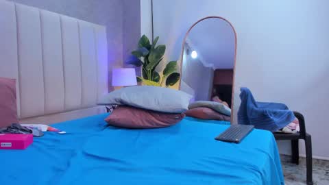 Isa and Martin  online show from March 9, 2025, 1:56 am