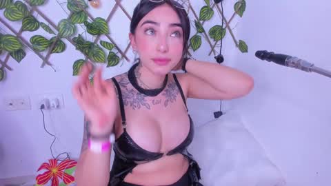 Snapshot of isa_redhair_ chatting on December 2, 2024, 7:36 am .... Connection time 900 pm to 500 amRest days Wednesday and Saturday online show from December 2, 2024, 7:36 am