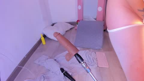 Snapshot of isa_redhair_ chatting on January 18, 2025, 7:17 am .... Connection time 900 pm to 500 amRest days Wednesday and Saturday online show from January 18, 2025, 7:17 am