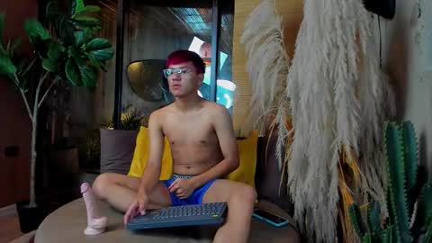 isaac_grimm online show from November 29, 2025, 3:42 am