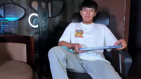 isaac_grimm online show from January 15, 2026, 3:22 am