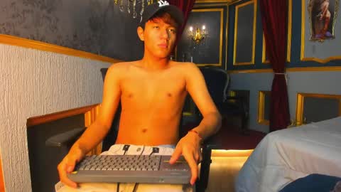 isaac_grimm online show from April 12, 2026, 3:22 am