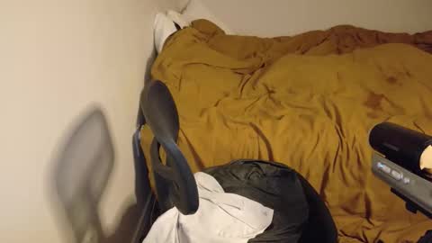 isaac online show from December 21, 2025, 8:38 pm