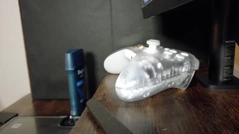 isaac online show from April 22, 2026, 11:56 am