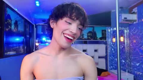 Snapshot of isaacnova chatting on June 11, 2026, 12:32 am isaacnova online show from June 11, 2026, 12:32 am