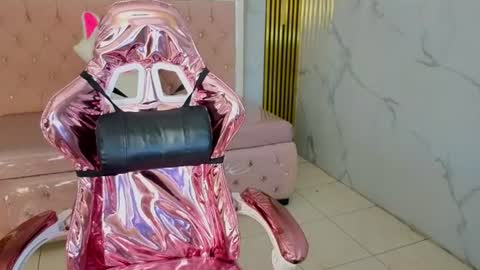 isabeau_s online show from July 3, 2026, 1:17 pm