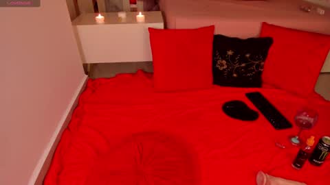 Snapshot of isabel_escorcia chatting on March 9, 2025, 5:22 am Isabel online show from March 9, 2025, 5:22 am