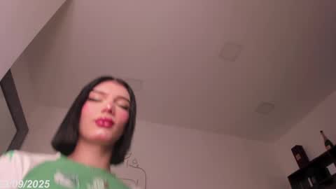 Snapshot of isabel_escorcia chatting on September 23, 2025, 1:25 pm Isabel online show from September 23, 2025, 1:25 pm