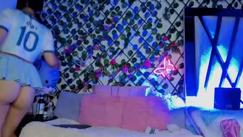 Snapshot of isabel_jamess chatting on June 12, 2026, 11:25 pm Isa online show from June 12, 2026, 11:25 pm