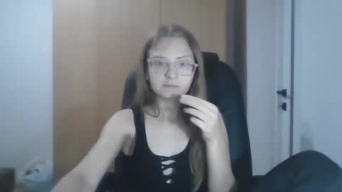 isabel_loveee online show from September 30, 2025, 8:14 pm