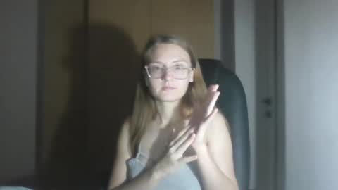 isabel_loveee online show from November 4, 2025, 8:08 pm