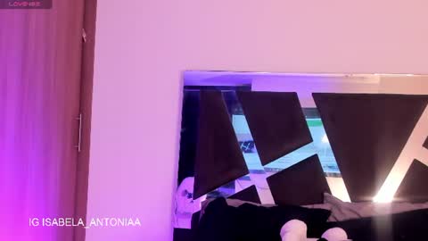 Snapshot of isabela_antonia_ chatting on July 14, 2026, 10:21 am online show from July 14, 2026, 10:21 am