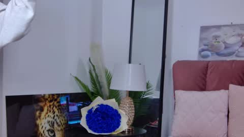 Isa online show from February 26, 2025, 7:09 am