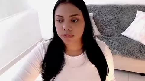 isabelateran online show from June 23, 2026, 7:01 pm