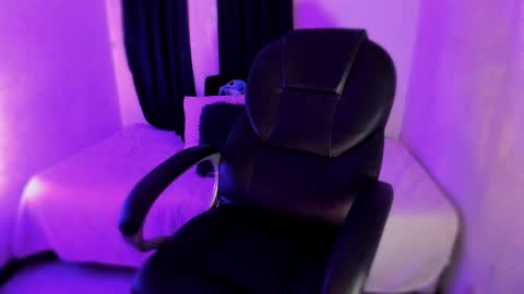 isabella online show from February 26, 2026, 2:43 am