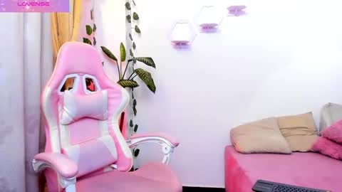 Snapshot of isabella77__ chatting on November 10, 2025, 1:10 pm Isa online show from November 10, 2025, 1:10 pm